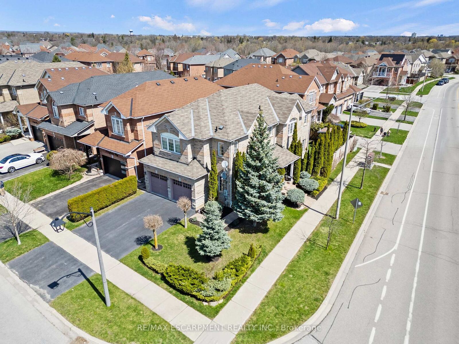 Property Photo:  200 Miller Drive  ON L7G 6N3 