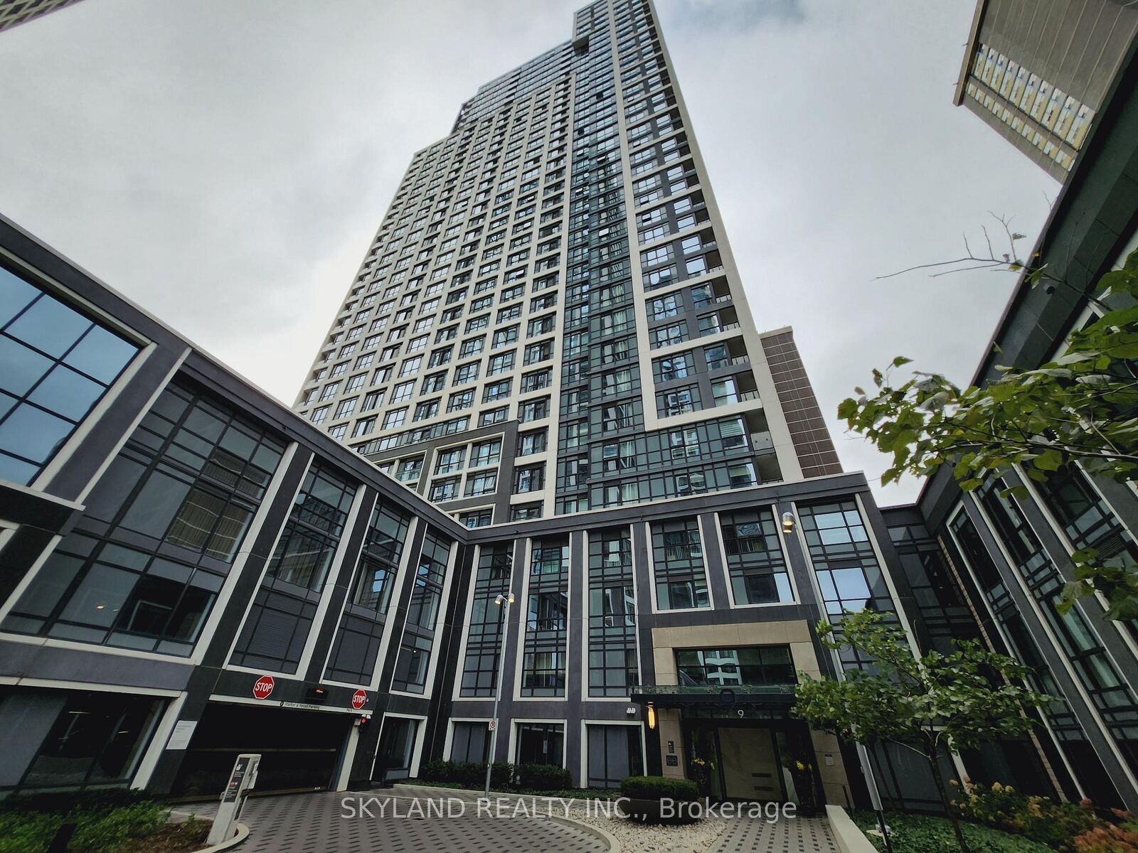 Property Photo: 9 Mabelle Avenue 2922 ON M9A 0E1