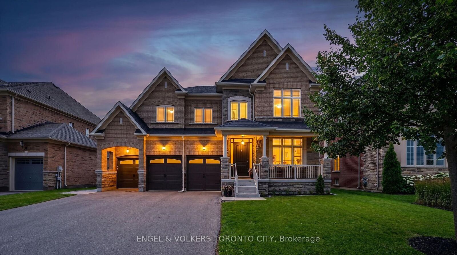Property Photo: 14 Coppermine Court ON L7B 0A5