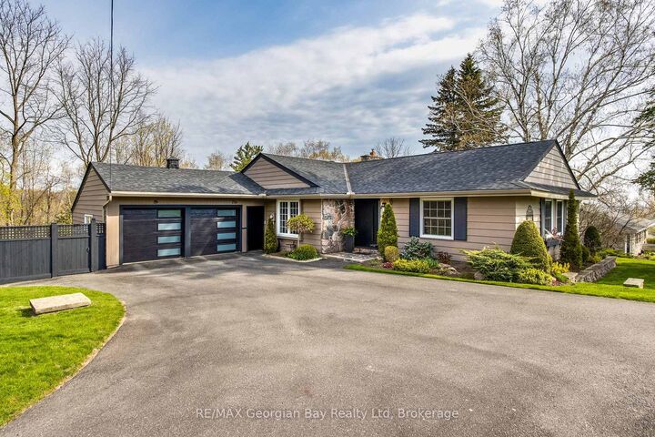 736 Victoria Street — photo 1