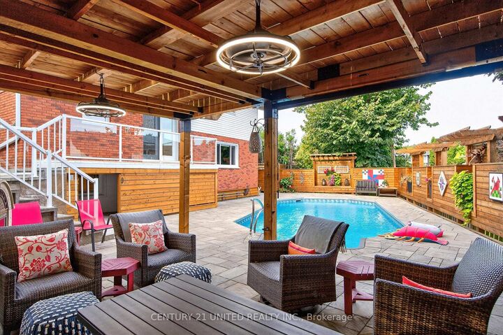 Property Photo: 114 Oakwood Crescent ON K9J 1N3