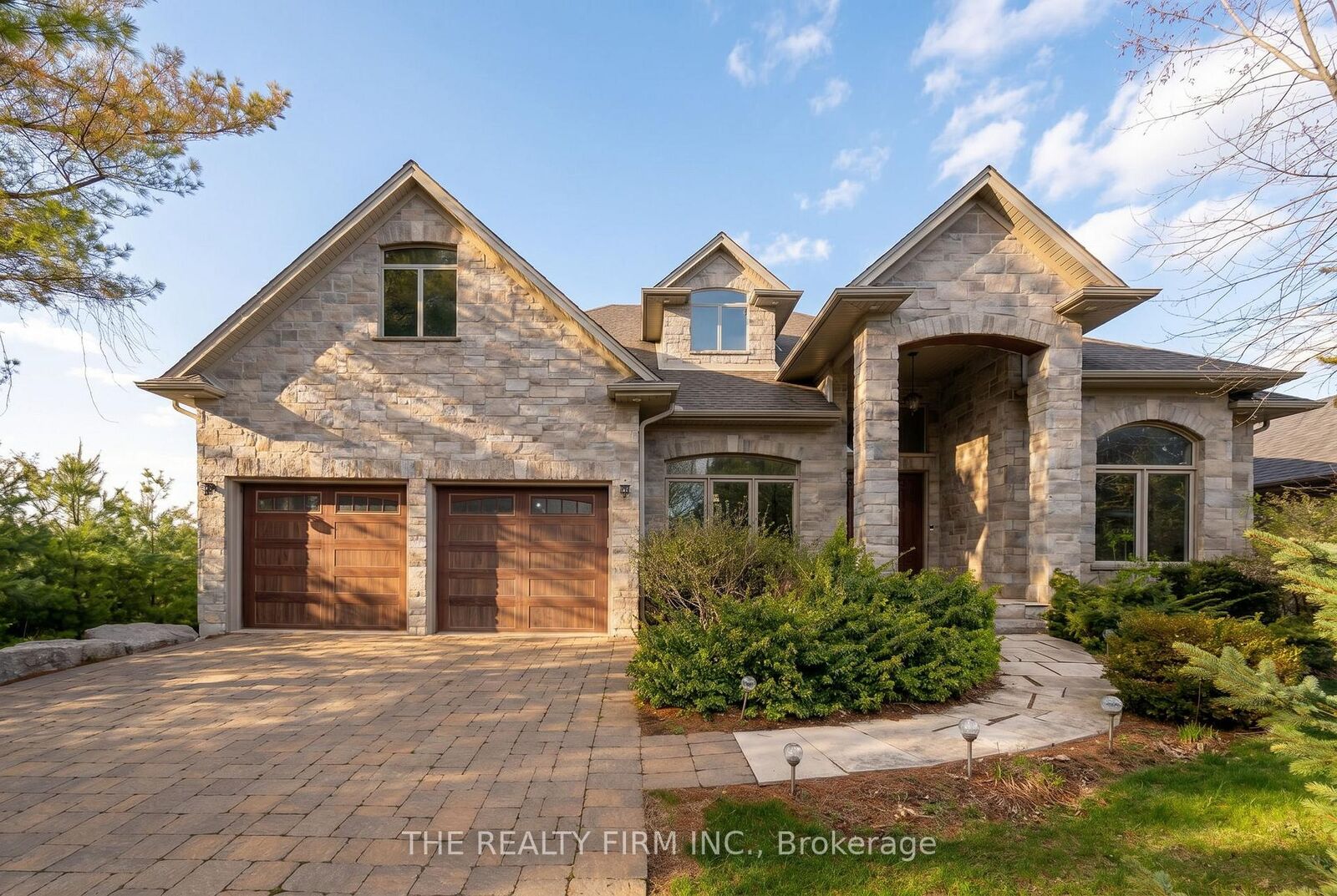 Property Photo: 2676 Forest Meadow Drive ON N0L 1W0