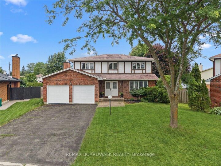 Property Photo:  42 Pickwick Drive  ON K2J 3E7 
