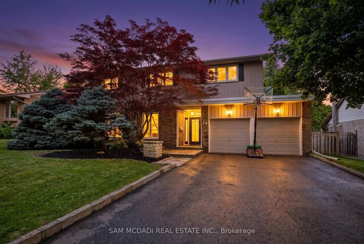 38 Kenninghall Boulevard — photo 1