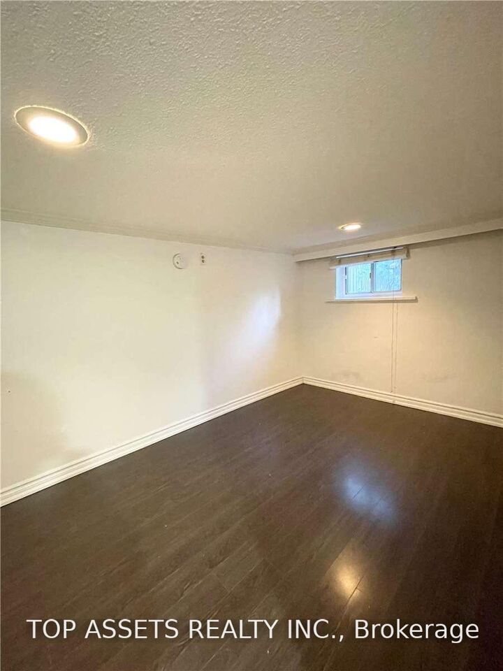 Property Photo:  570 Vaughan Road Lower (One Room)  ON M6C 2R3 