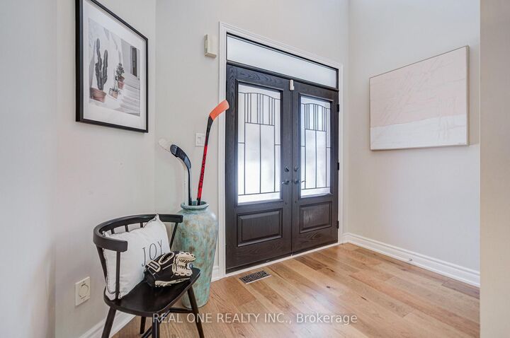 2463 Parkglen Avenue — photo 1