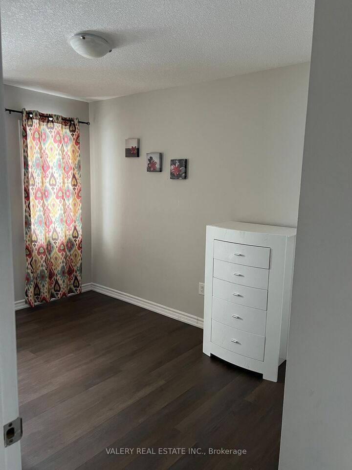Property Photo:  147 Baffin Crescent 1  ON L7A 4K7 