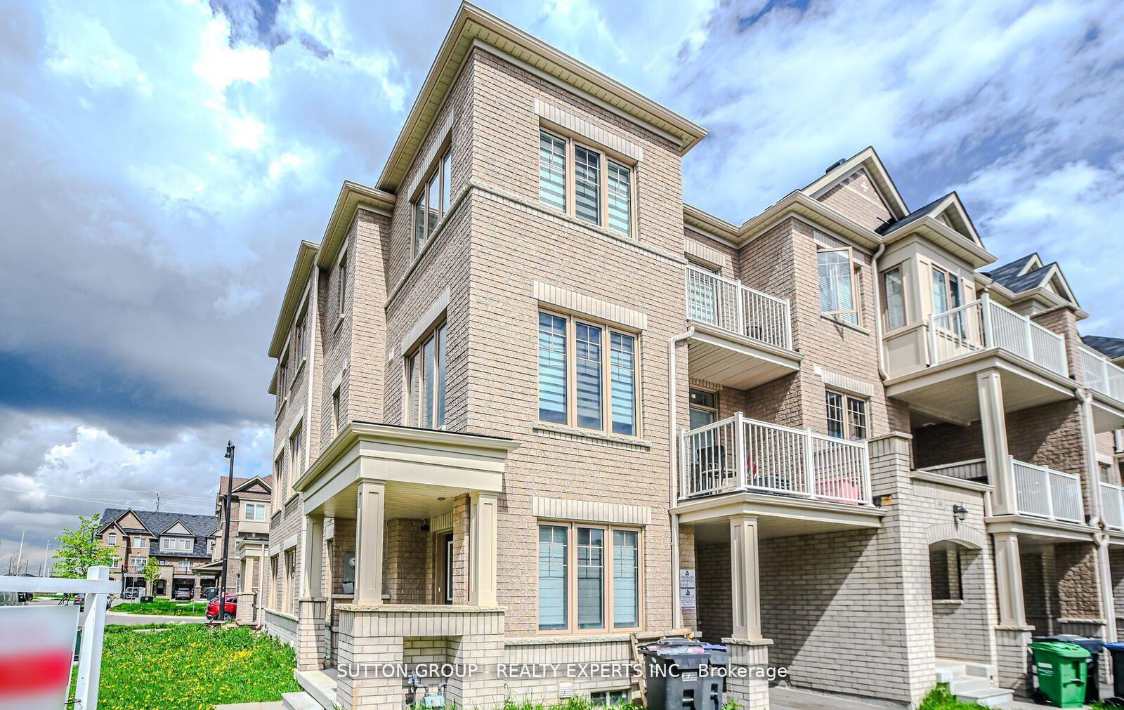 Property Photo: 65 Fruitvale Circle ON L0P 1N0