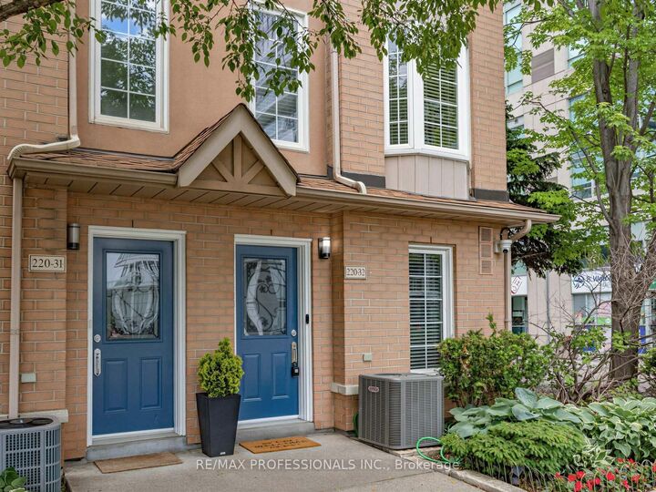 Property Photo:  220 Manitoba Street 32  ON M8Y 4G7 