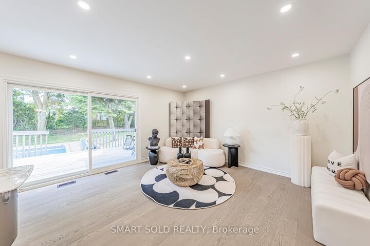 Property Photo:  158 Park Avenue  ON L3Y 1V1 