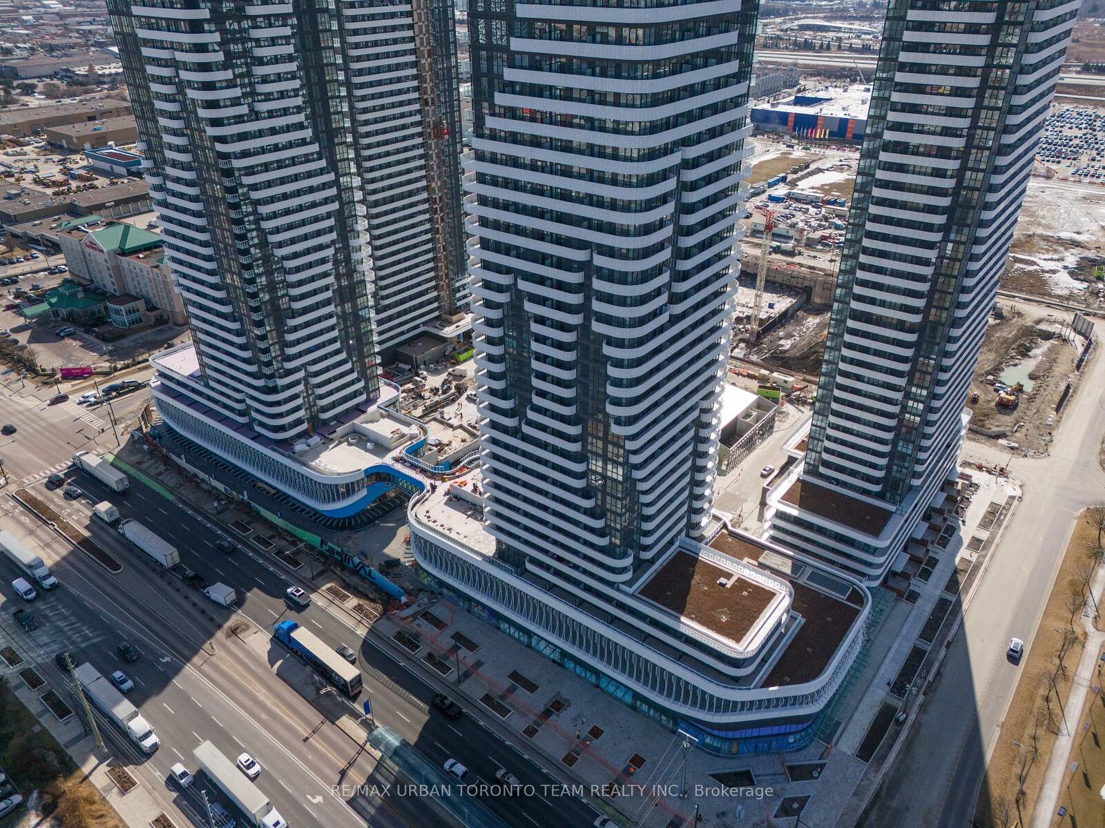 Property Photo:  225 Commerce Street 4112  ON L4K 0R1 