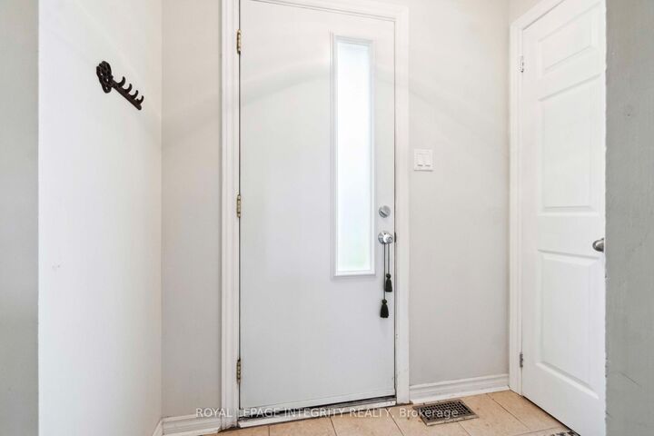 Property Photo:  1248 Bethamy Lane  ON K1J 8P4 