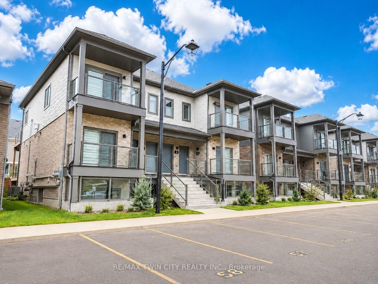 Property Photo:  205 West Oak Lane S 32  ON N2R 0R9 