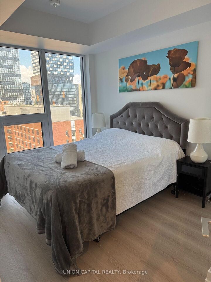 Property Photo:  100 Queen Street E 1117  ON M5C 0B5 