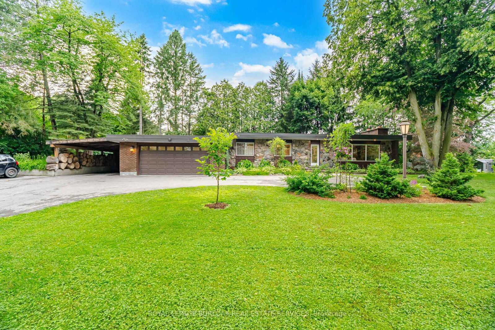 Property Photo:  915 Governors Road  ON L9H 5E3 