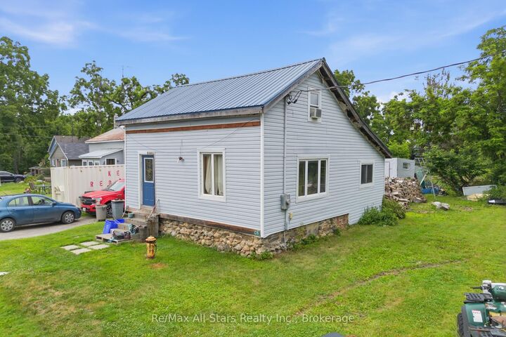 19 Christopher Street — photo 1