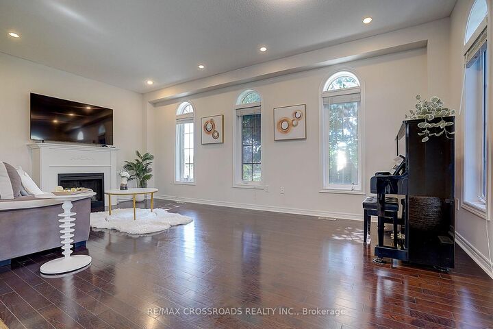 Property Photo:  205 Box Grove By- Pass  ON L6B 0L1 