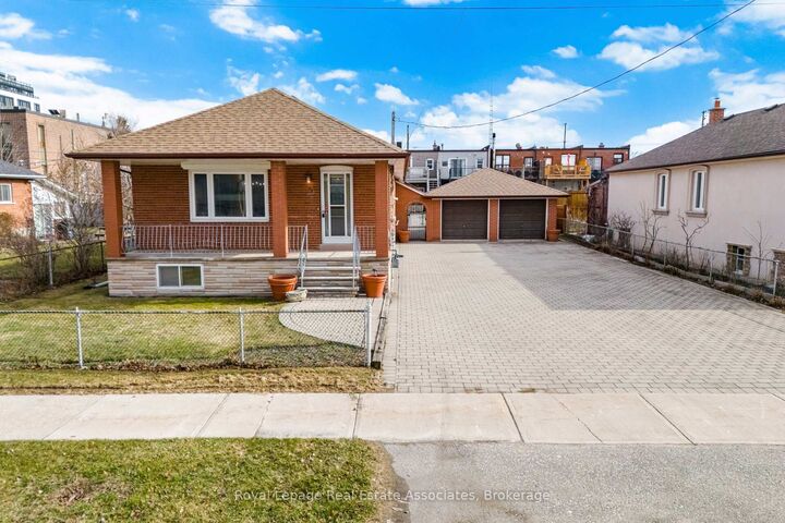 Property Photo:  5 Rosewood Avenue  ON M8Z 1X3 