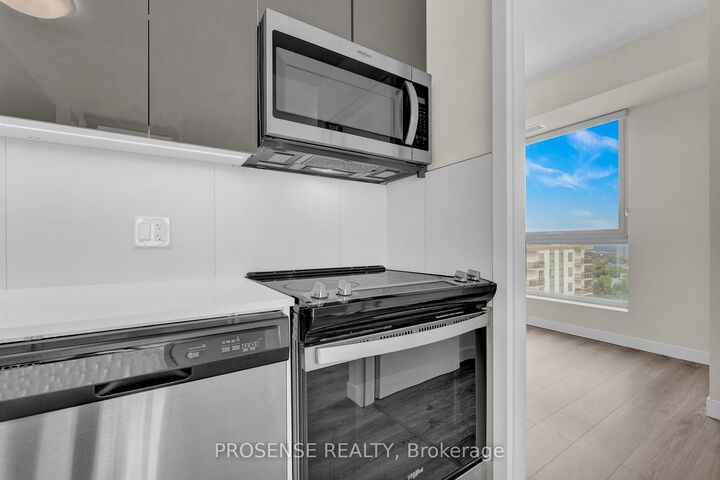 Property Photo:  60 Frederick Street 1802  ON N2H 0C7 