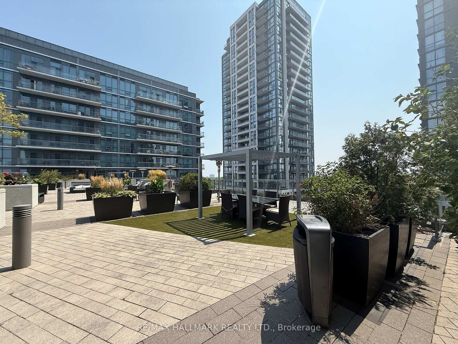 Property Photo: 1185 The Queensway Street 1211 ON M8Z 0C6