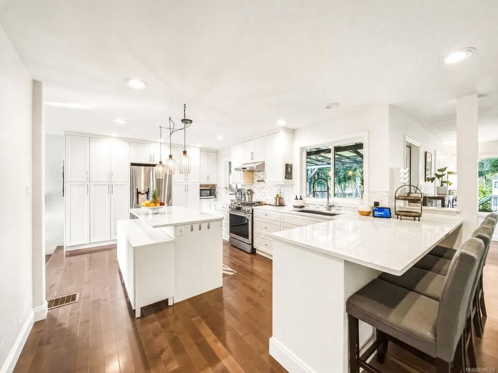 Property Photo: 1805 Braeburn Pl BC V9L 5M5