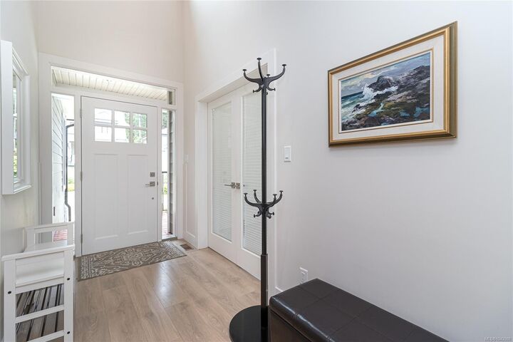 Property Photo: 832 Ashbury Ave BC V9C 0L5