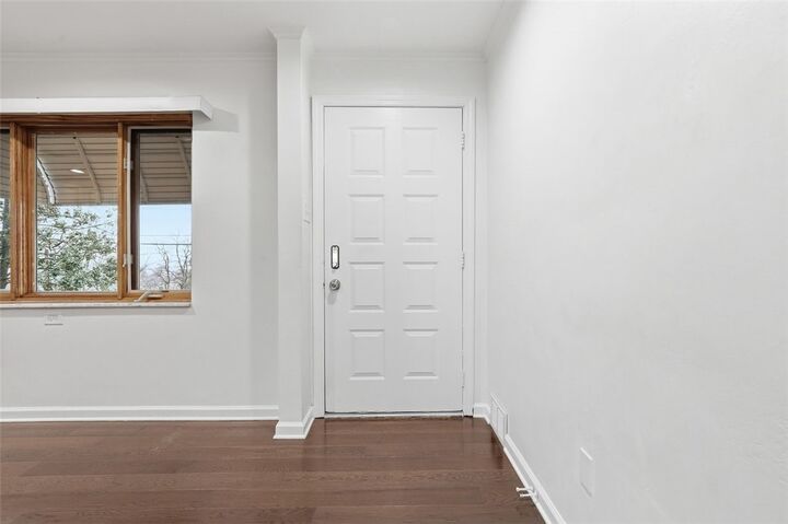 Property Photo: 1013 El Rancho Drive PA 15220