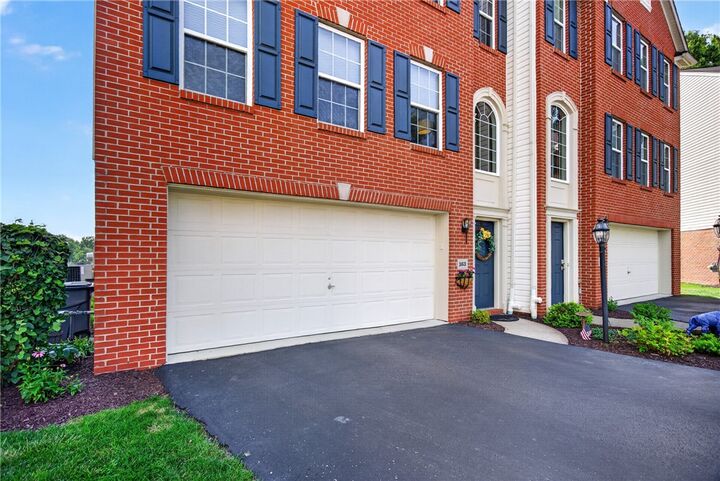 Property Photo: 163 Aidan Ct PA 15226