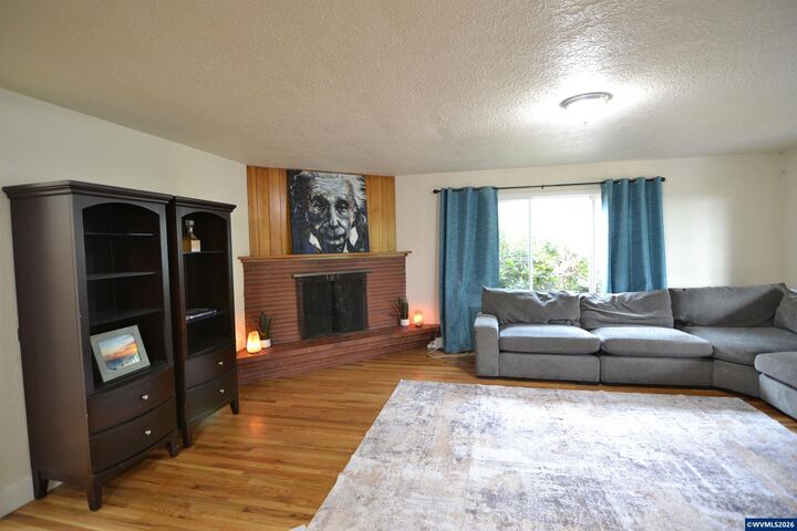 Property Photo:  1005 Glenview Wy NW  OR 97304 
