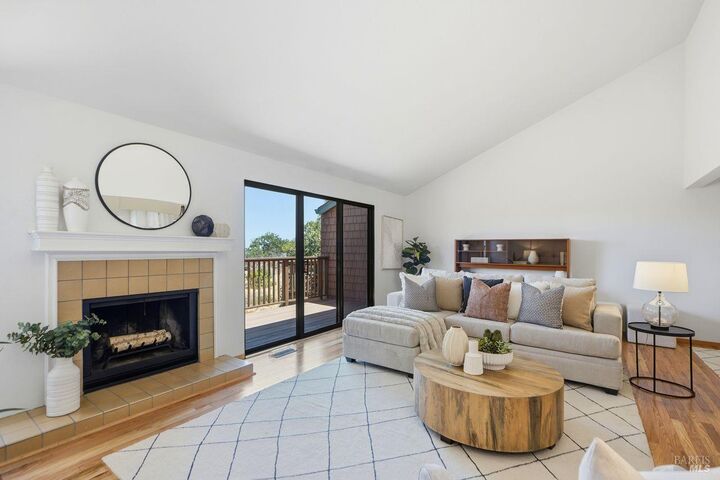 Property Photo:  808 Arlene Way  CA 94947 