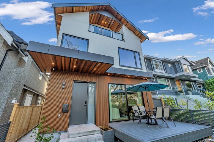 Property Photo: 4150 W 14th Avenue 1 BC V6R 2X5