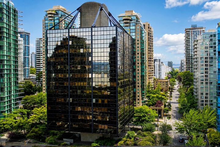 1333 W Georgia Street 915 — photo 1