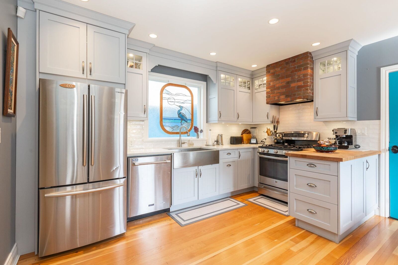 Property Photo: 1196 Habgood Street BC V4B 4W9