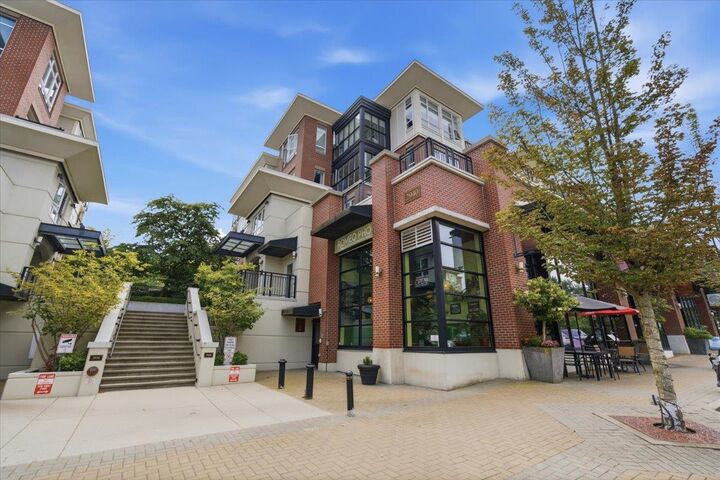 Property Photo:  2940 King George Boulevard 201  BC V4P 0E4 