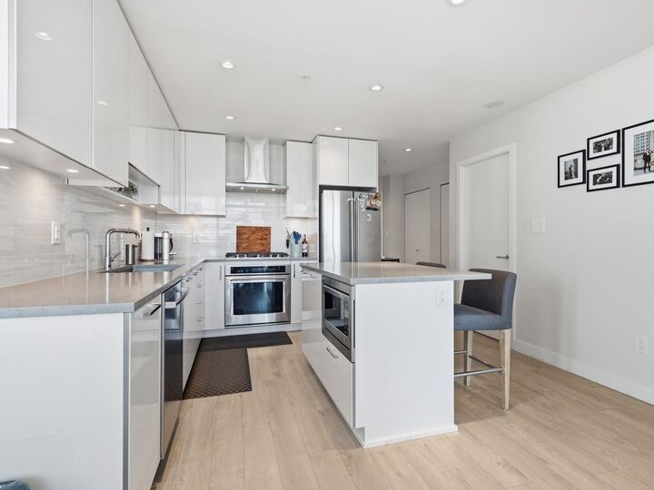 Property Photo: 1788 Gilmore Avenue 2702 BC V5C 0L5