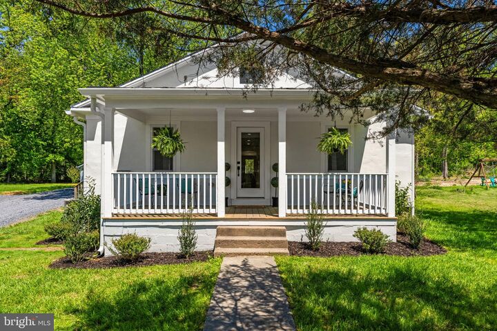 Property Photo:  33960 Welbourne Road  VA 20184 