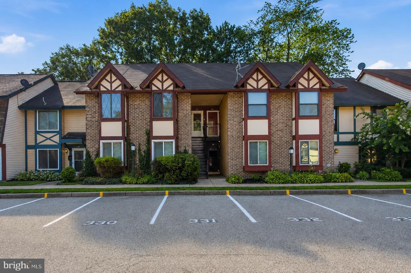 Property Photo:  141 Chelsea Circle  NJ 08021 