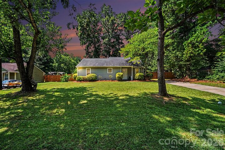 Property Photo: 6008 Trysting Road NC 28227