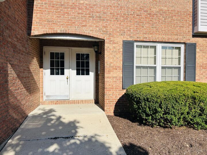 Property Photo: 5174 Shoreview Run OH 45248