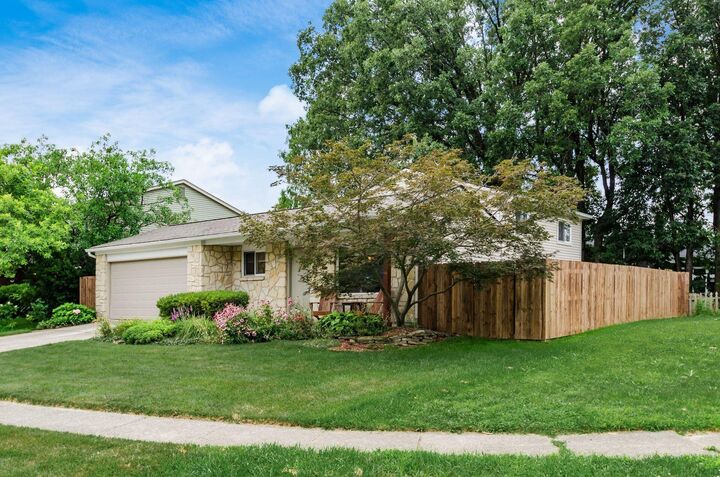Property Photo: 7013 Willowford Lane OH 43235