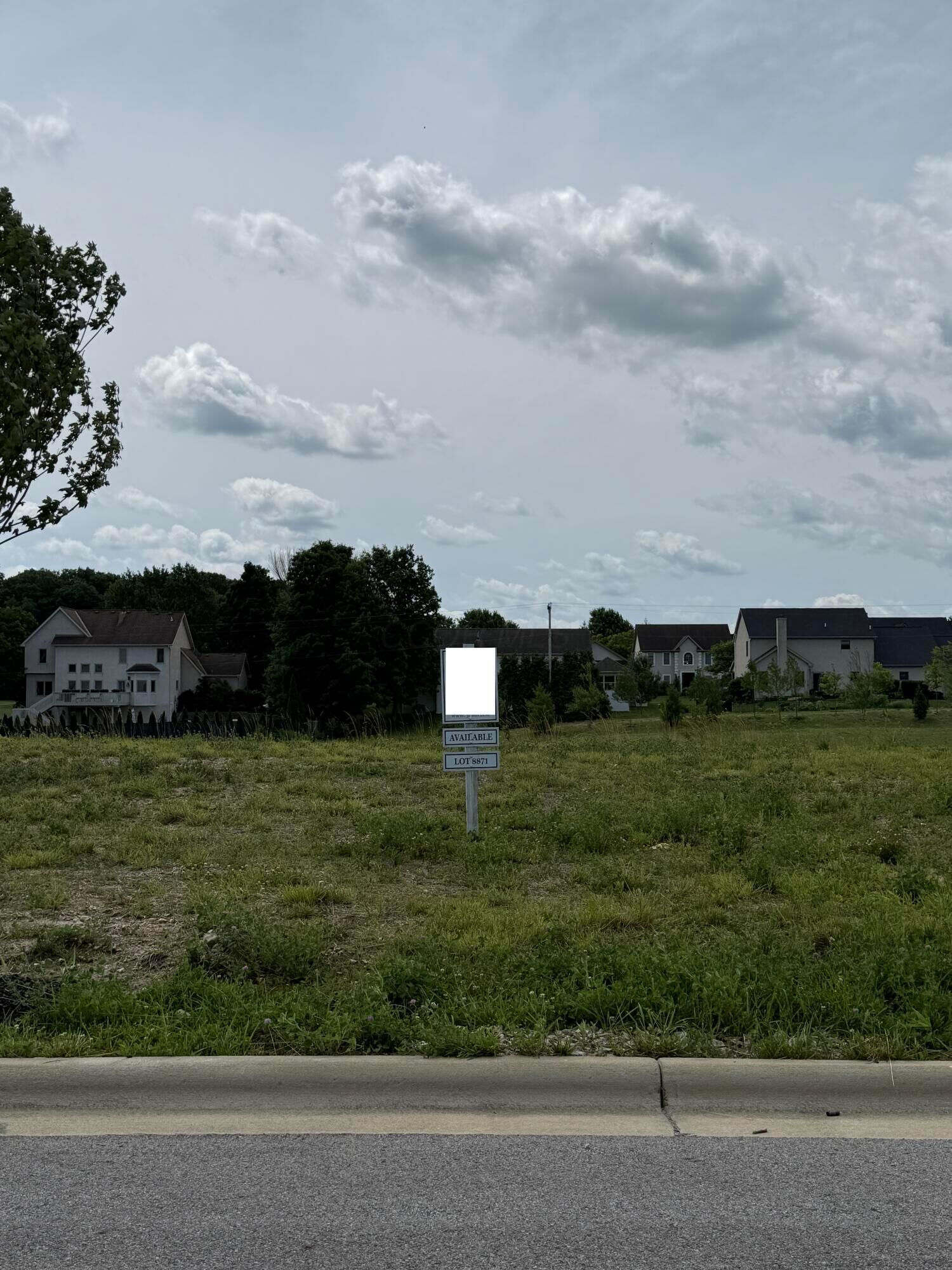 Property Photo: 3310 Briarwood Lane OH 43035