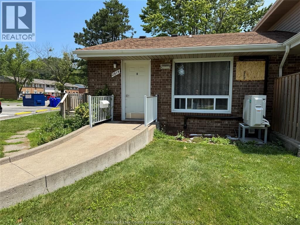 Property Photo: 2915 Meadowbrook Lane 10 ON N8T 3C4