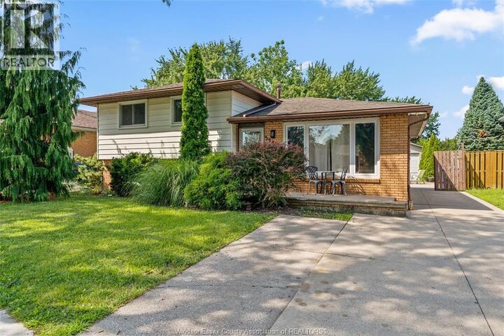 Property Photo: 3285 Rosebriar Road ON N8R 1Y2