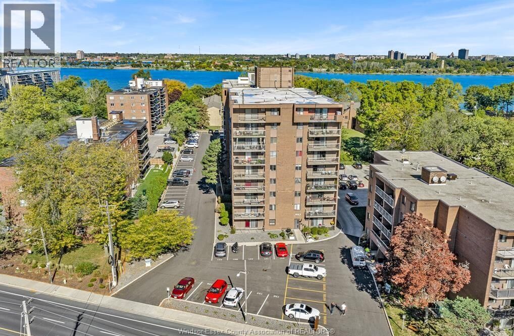 Property Photo:  3936 Wyandotte Street East 801  ON N8Y 4V1 