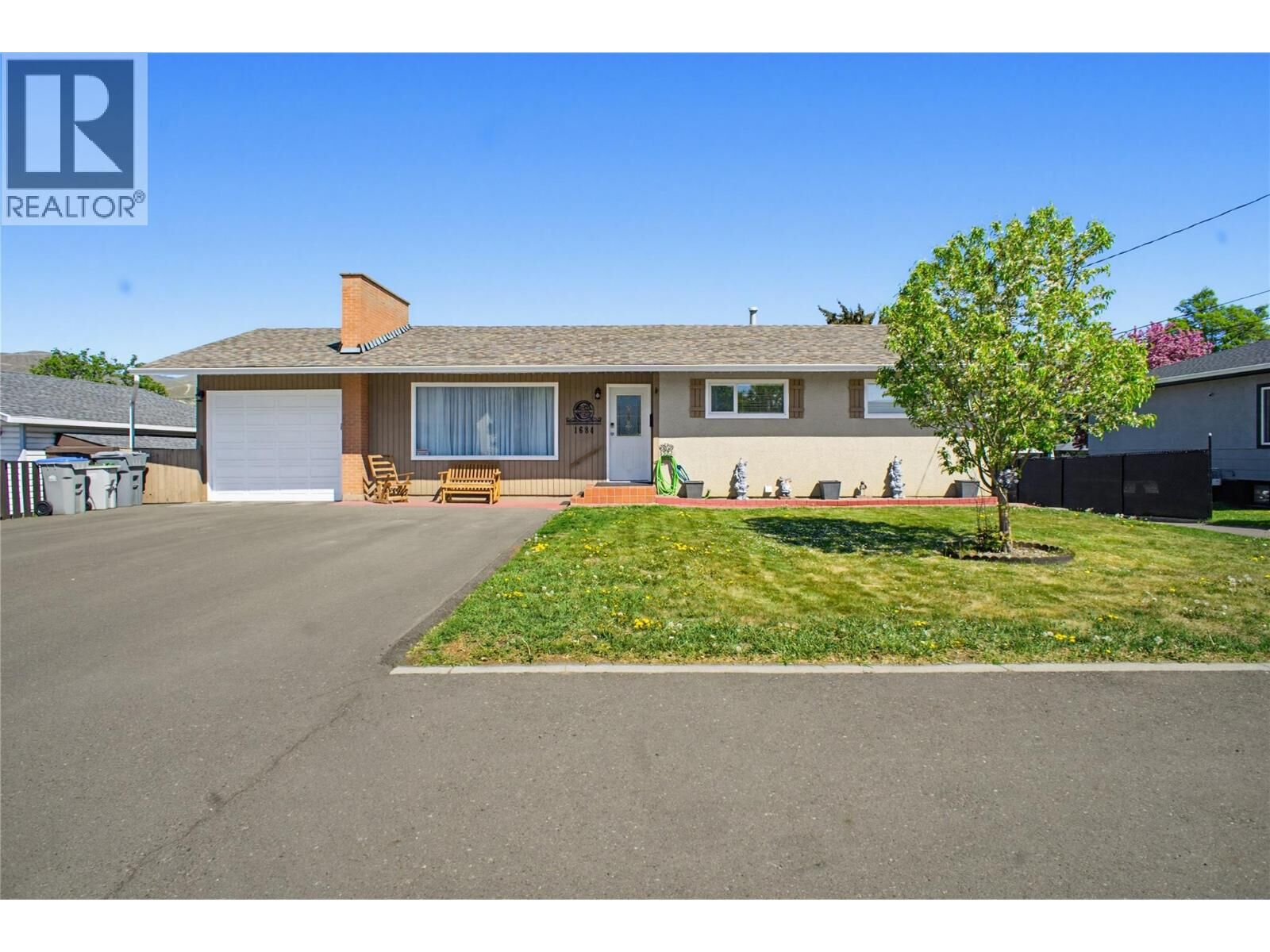 Property Photo: 1684 Greenfield Avenue BC V2B 4N6