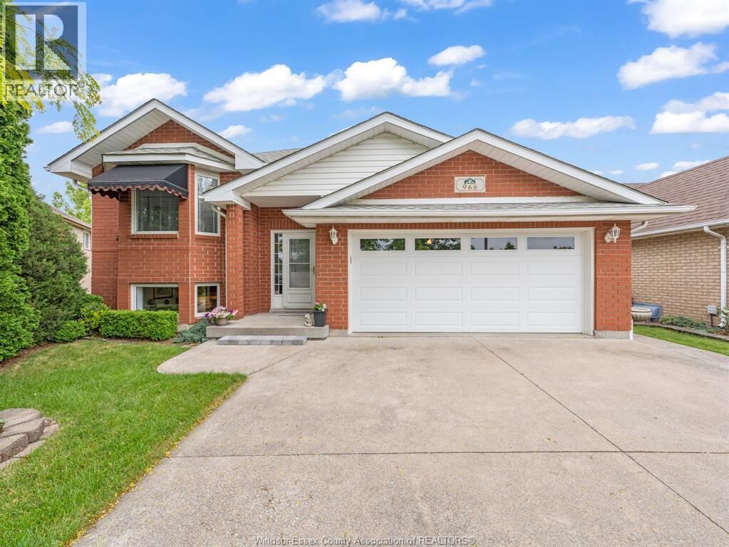 Property Photo:  966 Fielding  ON N9G 2S9 