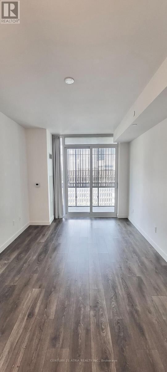 Property Photo: 8 Eglinton Avenue East 806 ON M4P 0C1