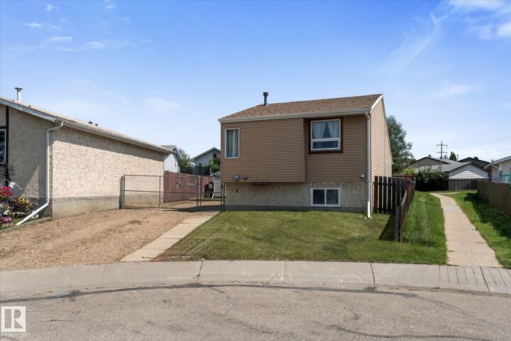 Property Photo: 76 Chungo Crescent AB T9G 1V5
