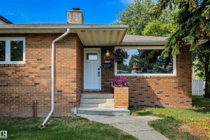 Property Photo:  9544 148 Street NW  AB T5N 3E4 