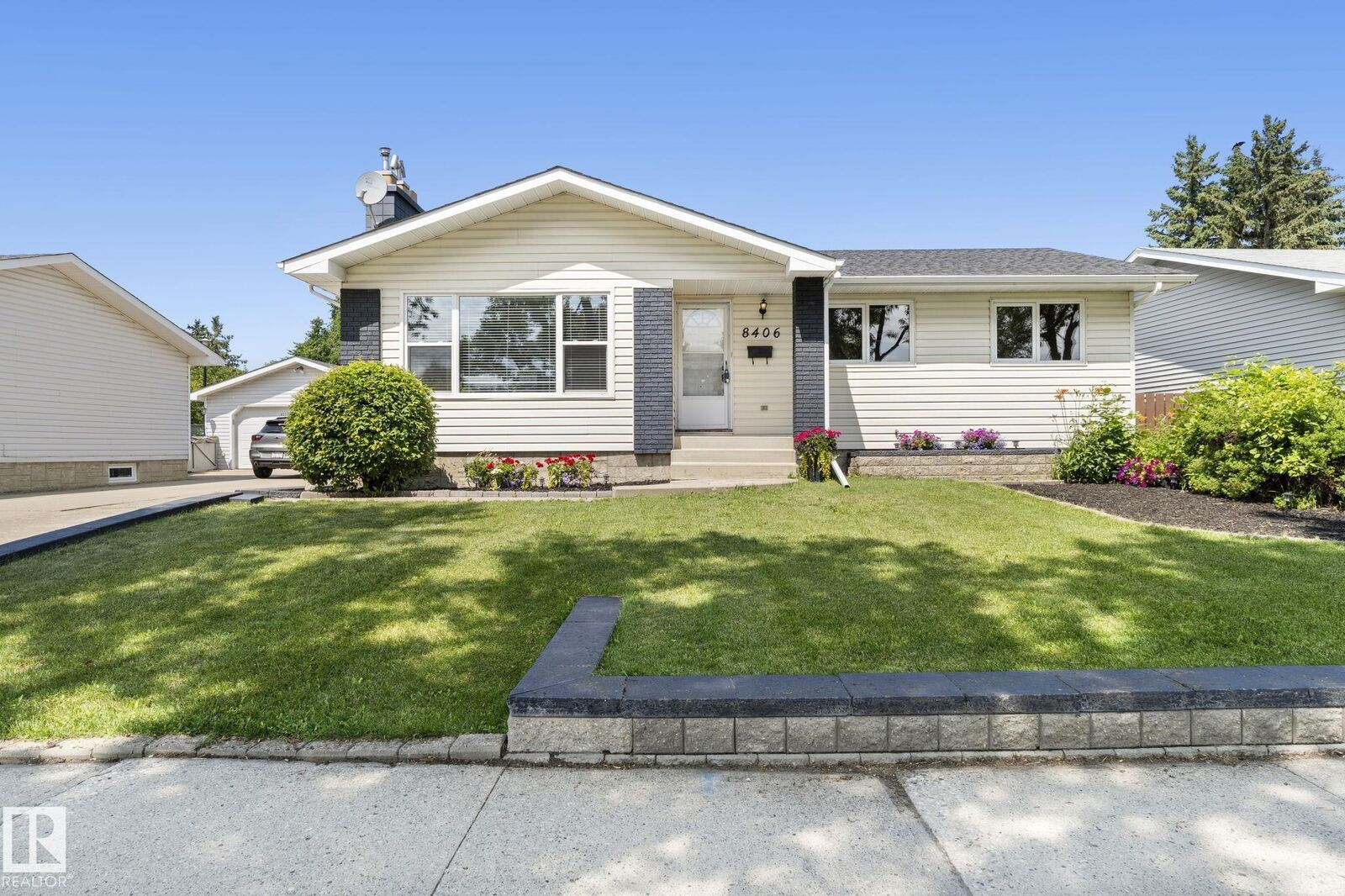 Property Photo: 8406 94 Avenue AB T8L 2R6